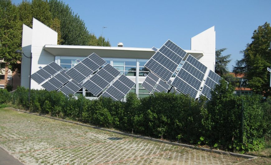 Panel fotowoltaiczny, a kolektor solarny